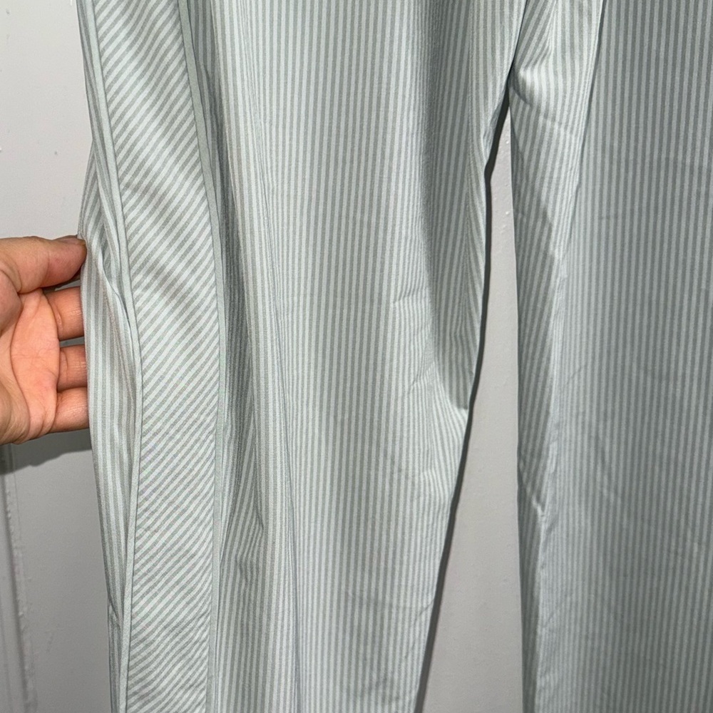 Athleta Brooklyn Textured Jogger,City
Stripe Coast Grey SIZE 6 - Picture 11 of 12